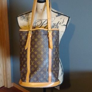 AUTHENTIC LOUIS VUITTON BUCKET GM